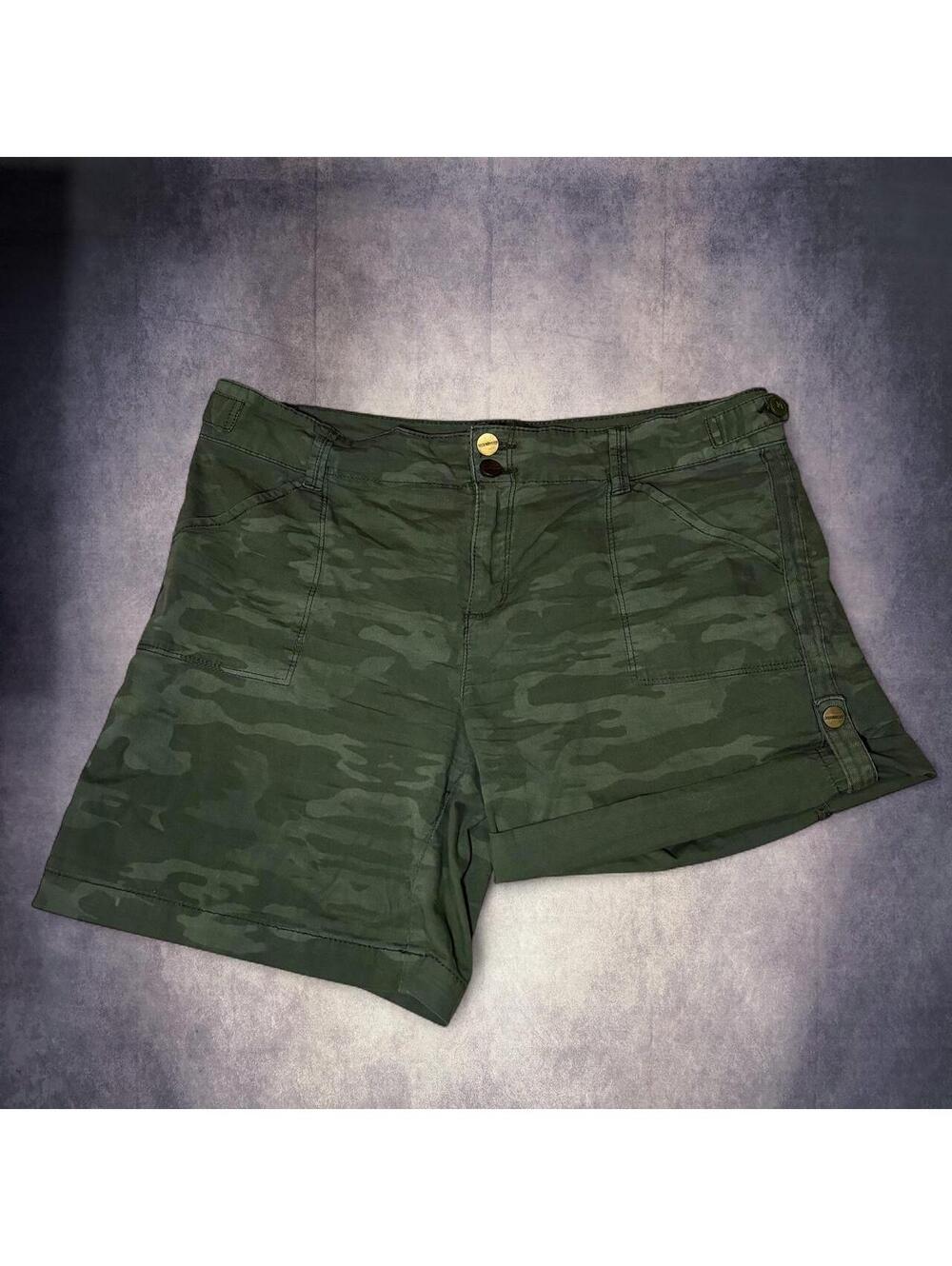 Sanctuary green camo shorts size 30
